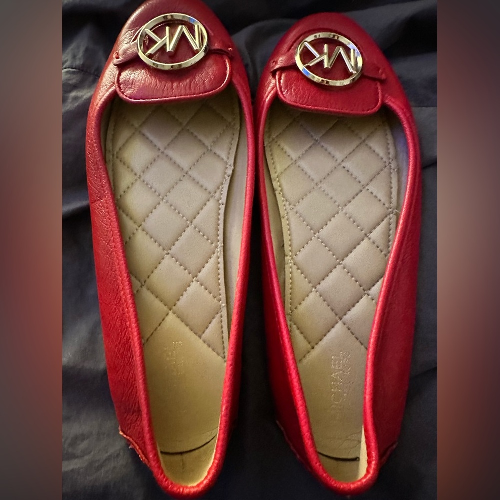 Michael KORS LILLIE CLASSIC PERFECT RED GOLD MK LOGO MOCCASIN FLATS size 7
